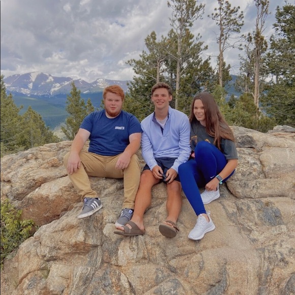 Meet your Posher, Megan - Picture 2 of 3